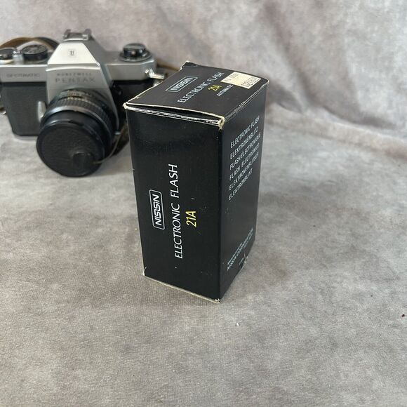 Pentax Spotmatic 35mm SLR Film Camera with Super Takumar lens & Wide Angel Lens - Picture 9 of 16